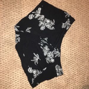 Tillys flowy Shorts